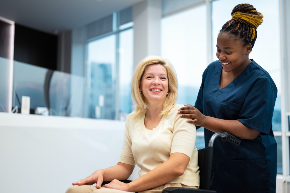 side-view-smiley-nurse-patient-min
